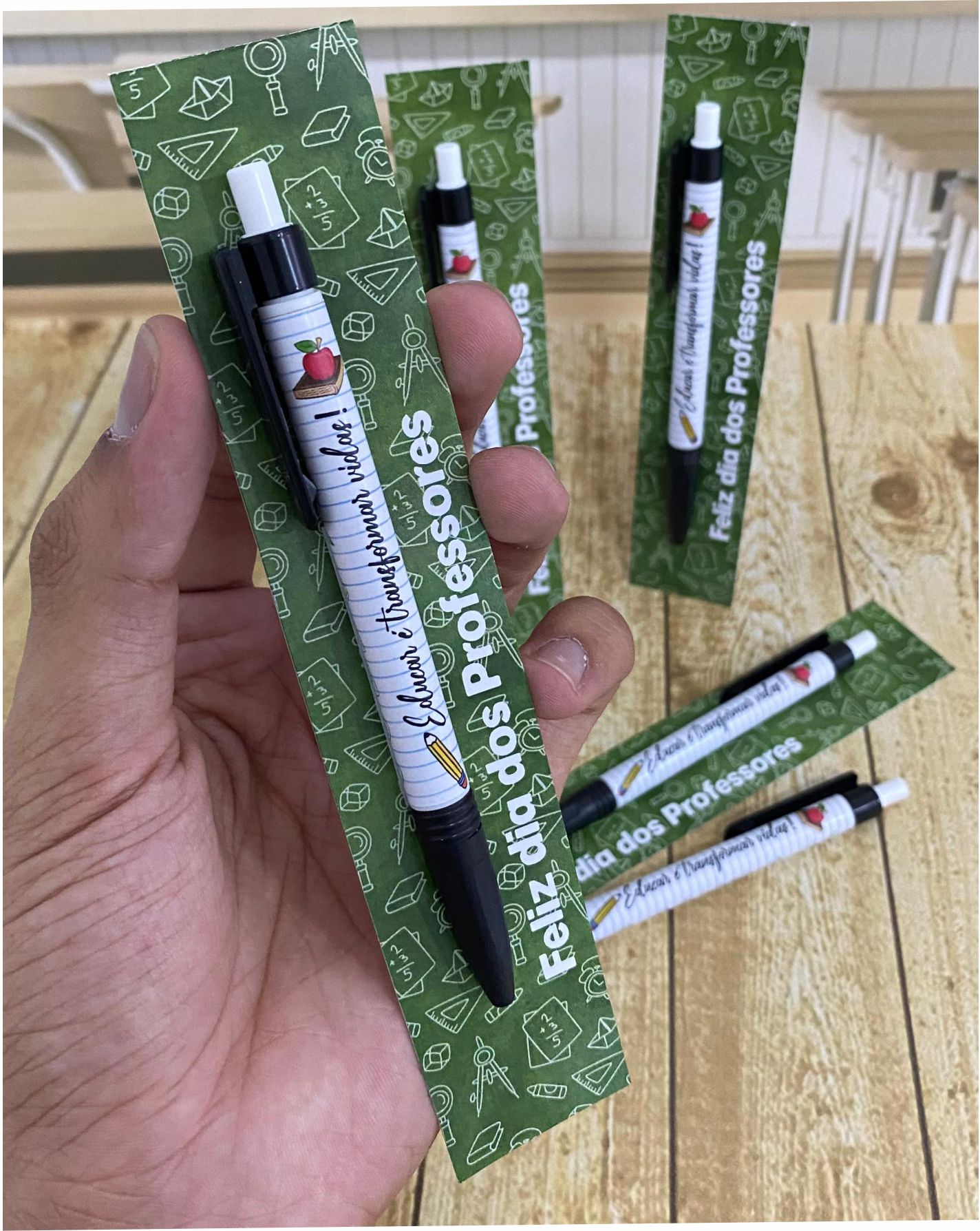 🎁 Cartão e Adesivo para Caneta – Arquivo Digital Dia dos Professores